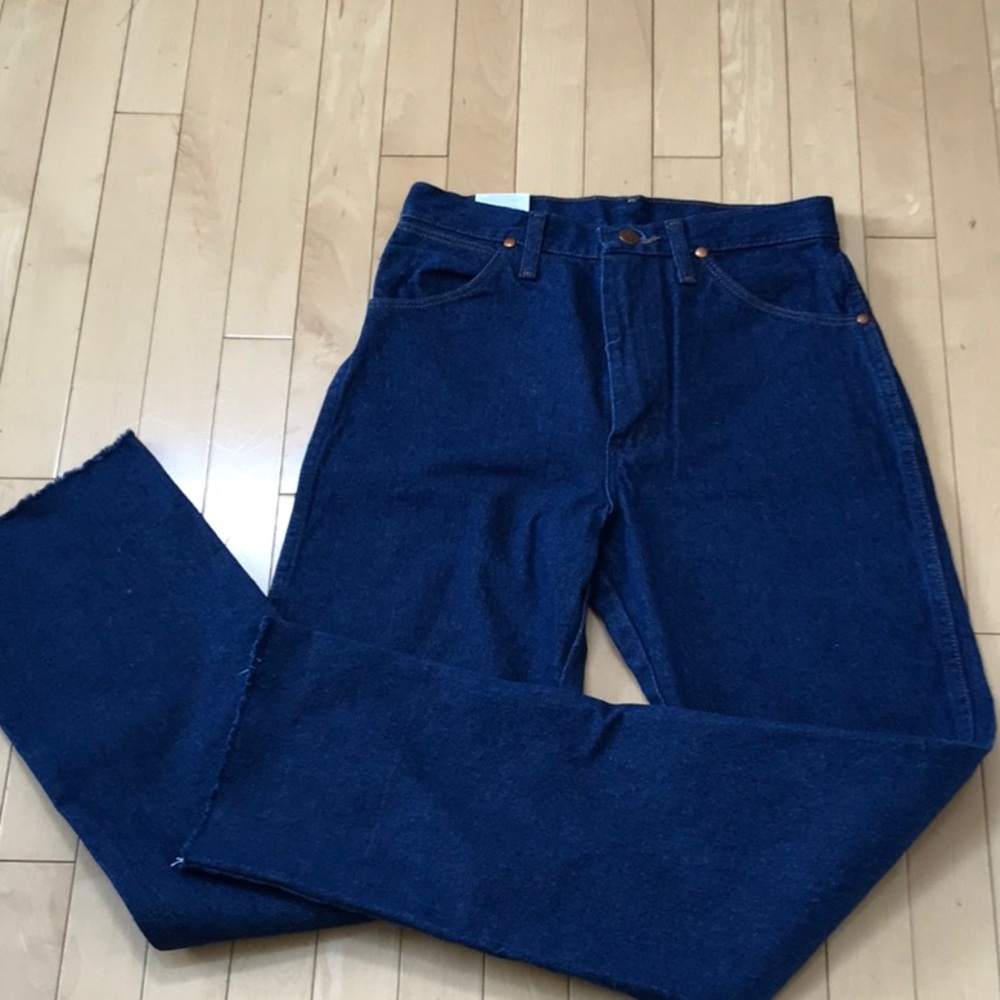 Women’s Wrangler slim fit jeans - New w tags - Irregular- Cowboy Cut - 7x36